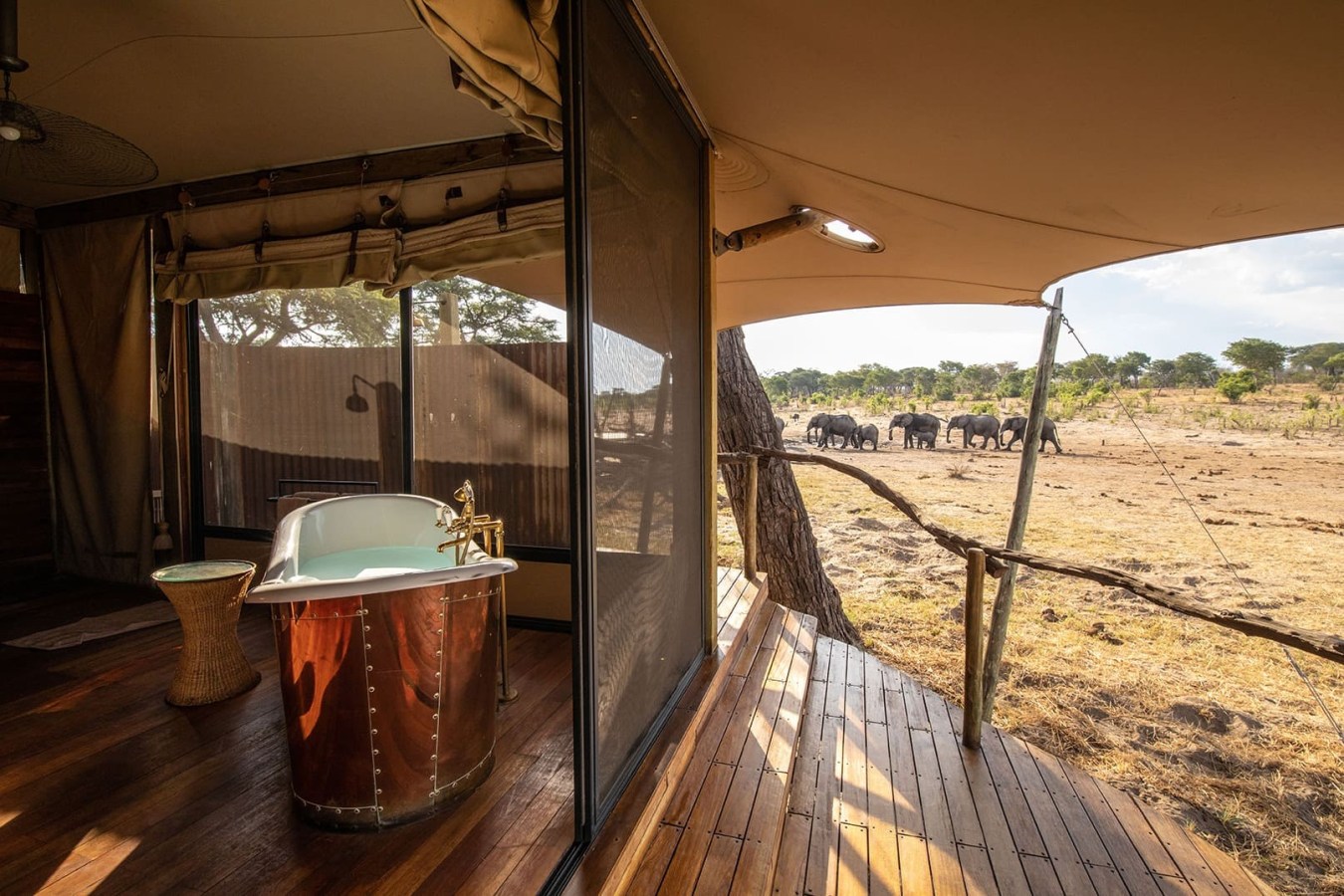 Bathtub looking over the savanna, Somalisa Camp