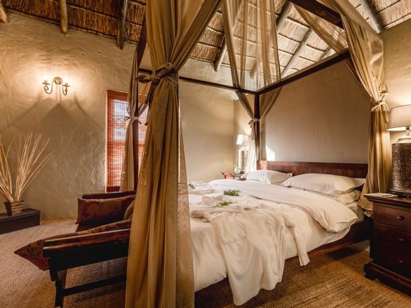Hlosi Game Lodge