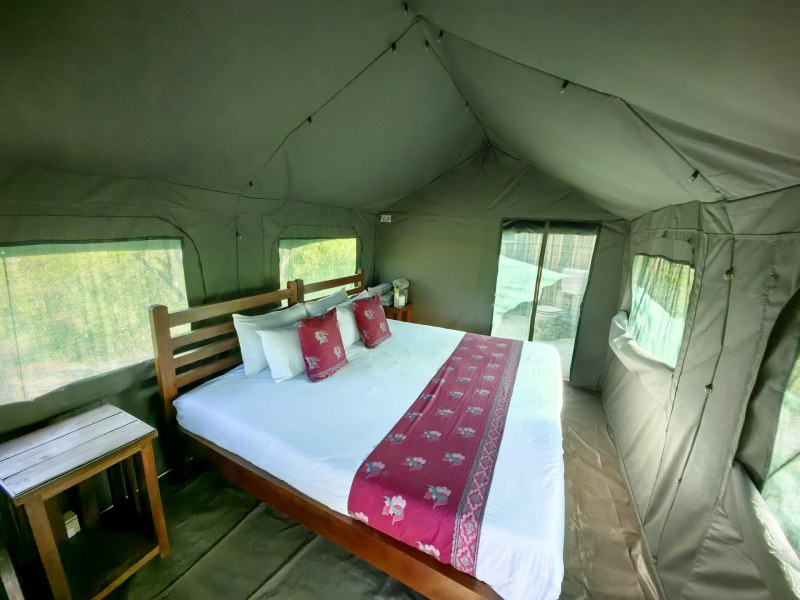Mwembezi Gorge Bush Camp