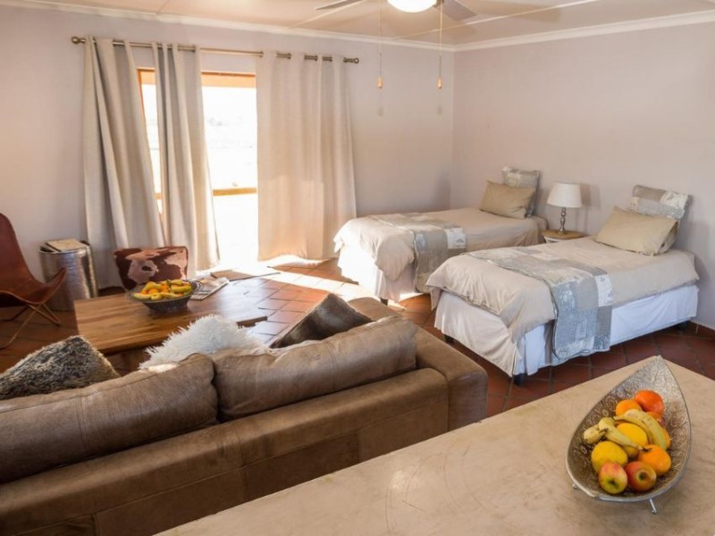 Self Catering Cottage with Hot Tub - Photo 3