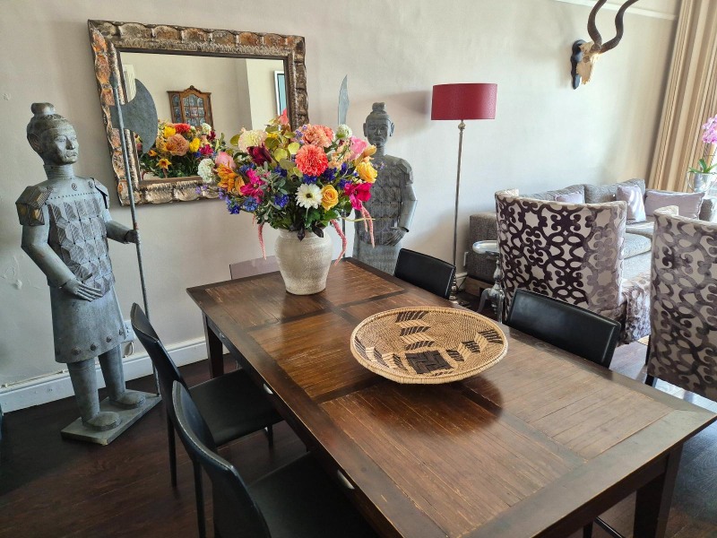 10 Loader Street - dining area