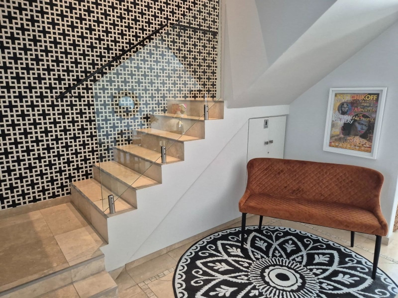 207 De Waterkant Piazza - stairs to upper level