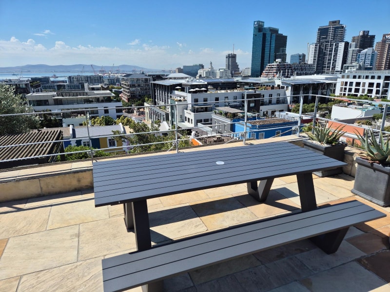 24 Loader Street - roof seating