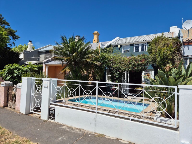 4 Bayview Terrace - poolside exterior