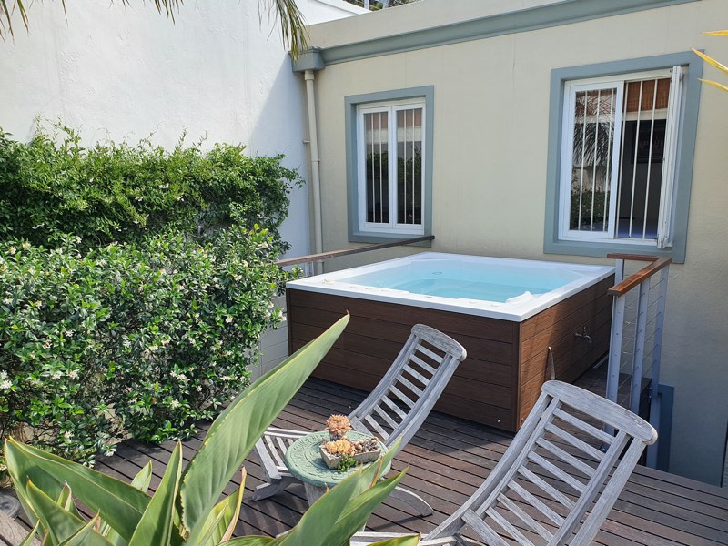 70 Loader Street - Hot tub deck