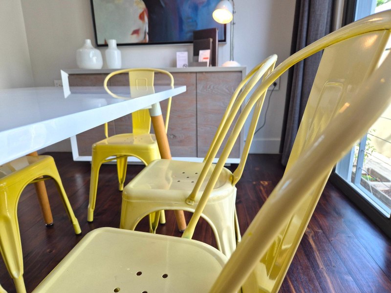 77 Loader Street - dining area