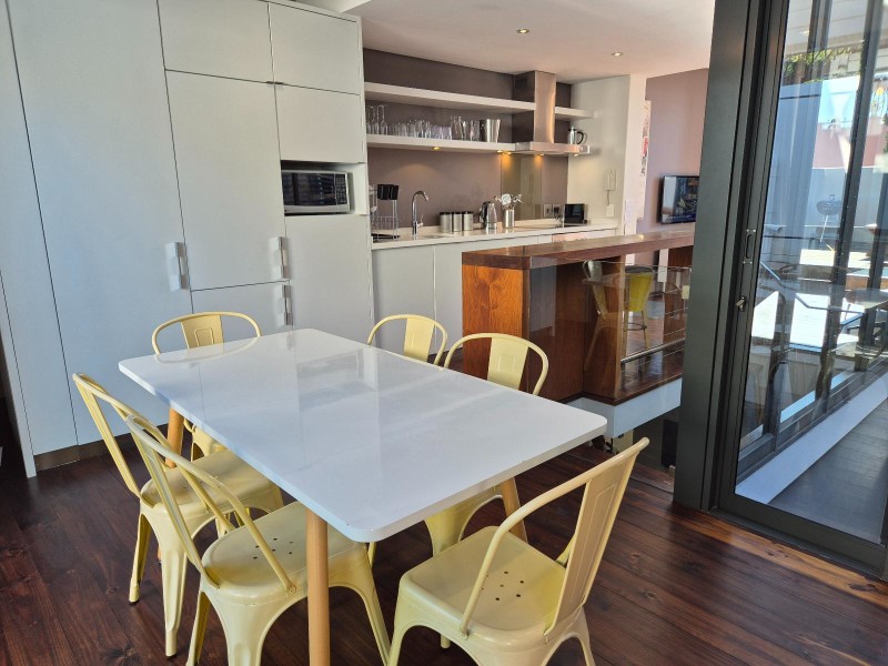 77 Loader Street - dining area
