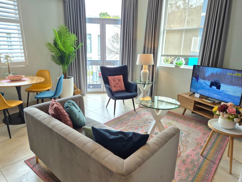 8b Loader Street - living area and views