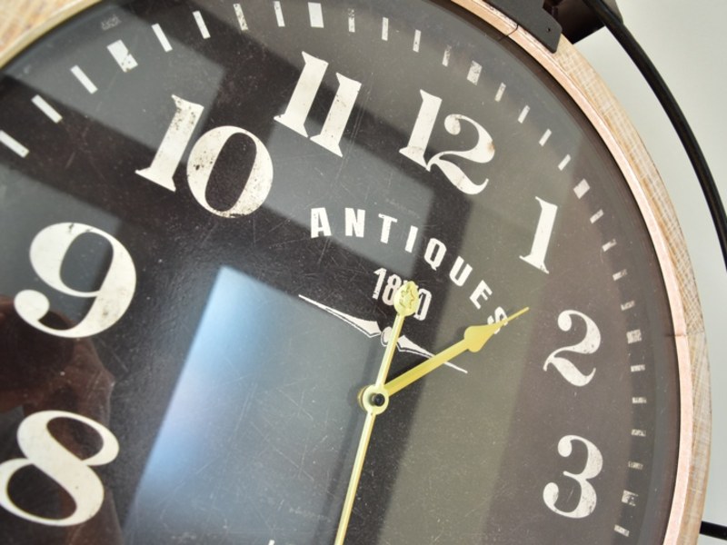 8b Loader Street - wall clock