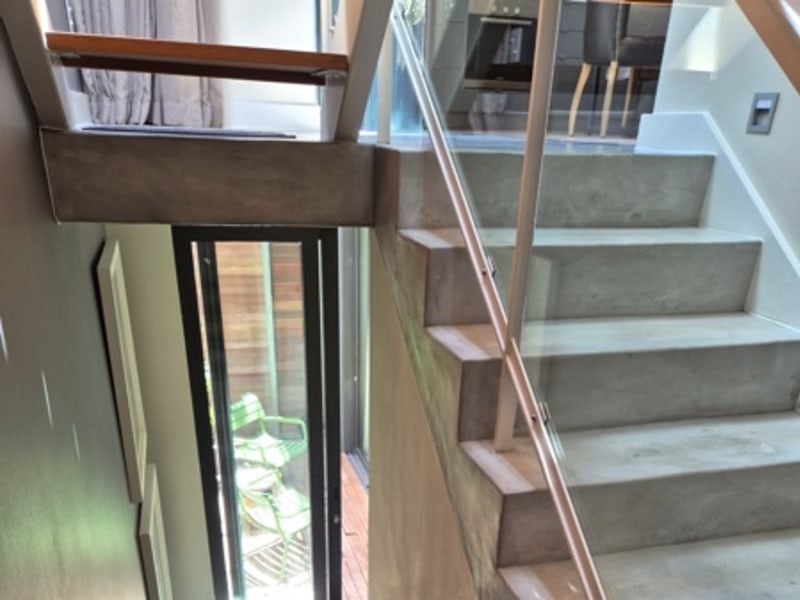 9a Loader Street - stairs to 1st floor