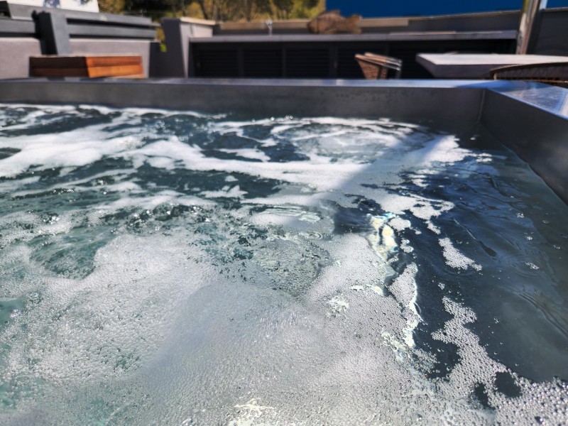 9b Loader Street - hot tub
