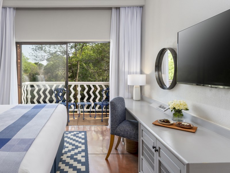 Superior Lagoon View Room, Avani Victoria Falls Resort