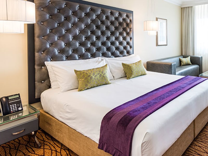 Business Room king bed, Avani Windhoek Hotel & Casino