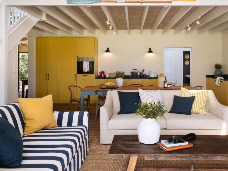 Coot Club Lawns Open plan kitchen and lounge