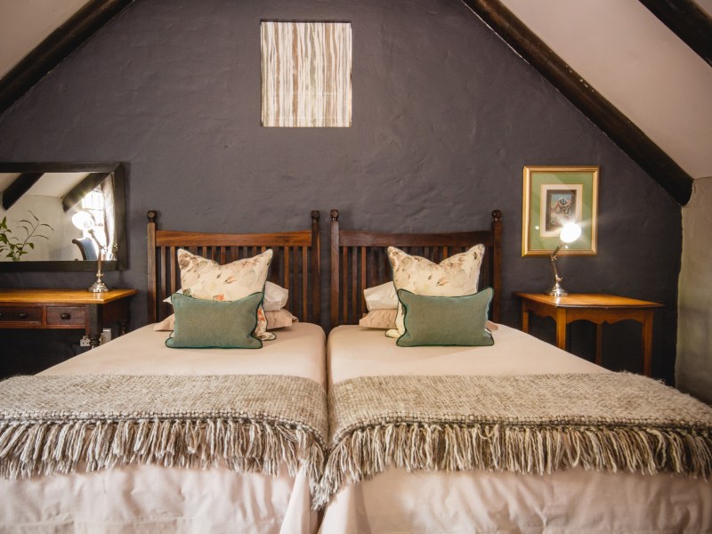 Brooklyn Room with twin beds under the thatched loft