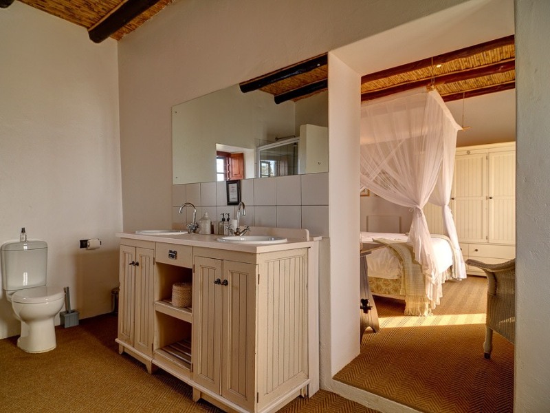 Opstal Stable Suite - Photo 3