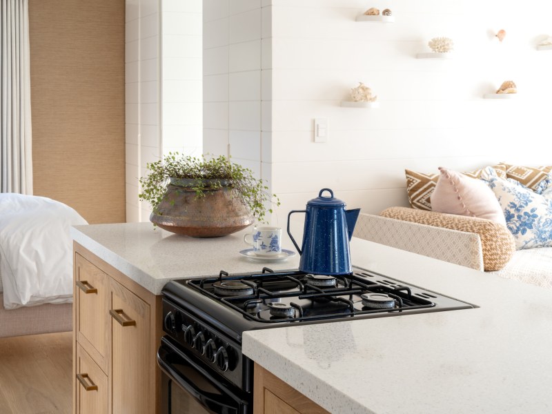 Kitchen island with gas hob and oven