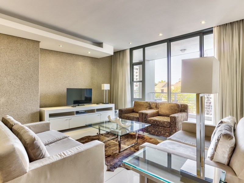 Luxury Two Bedroom Apartment - Photo 2