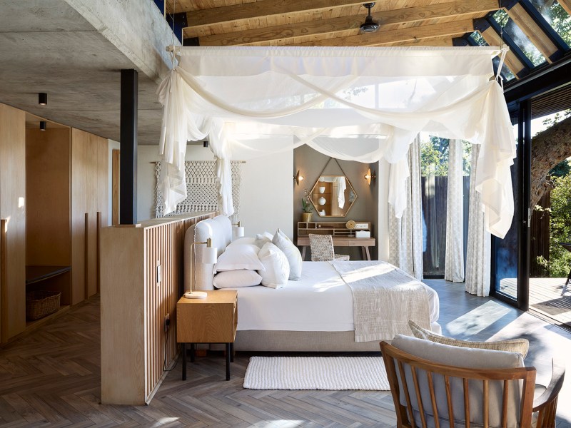 River Suite bedroom with dressing area, Lion Sands River Lodge