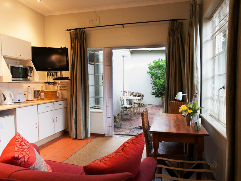 Earth Room at Liz at Lancaster Guesthouse, Craighall Park
