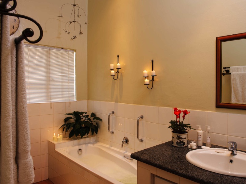 Earth Room at Liz at Lancaster Guesthouse, Craighall Park
