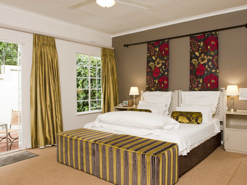 Yellow Cottage at Liz at Lancaster Guesthouse, Craighall Park