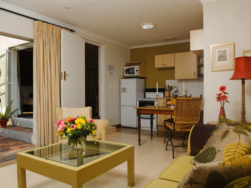 Yellow Cottage at Liz at Lancaster Guesthouse, Craighall Park