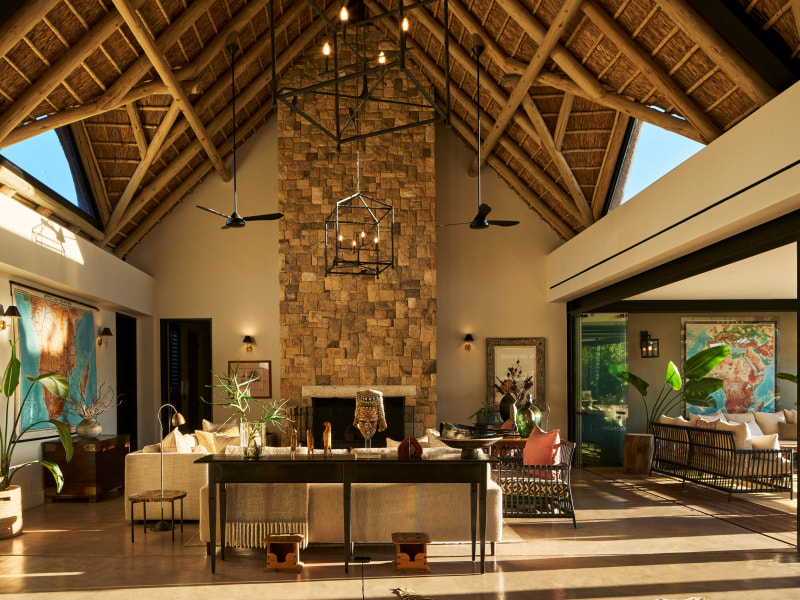 Open-plan living room under the thatch, Monwana Villa