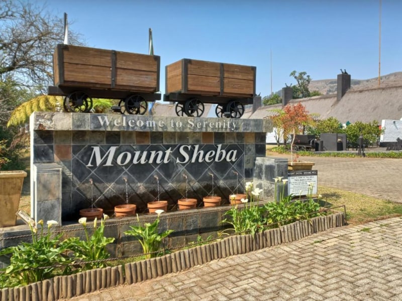Restaurant and dining at Mount Sheba
