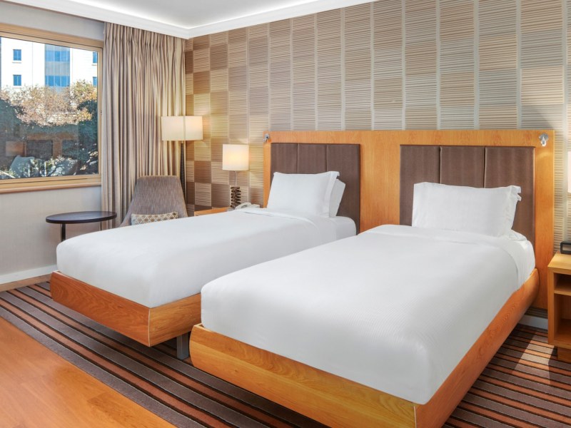 Deluxe Room with twin beds, NH Johannesburg Sandton