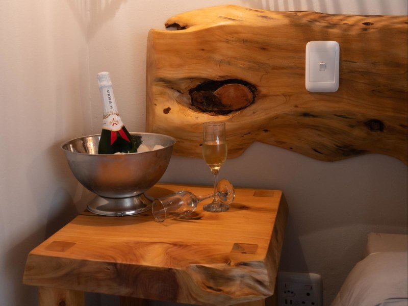 Honeymoon Suite - Photo 5