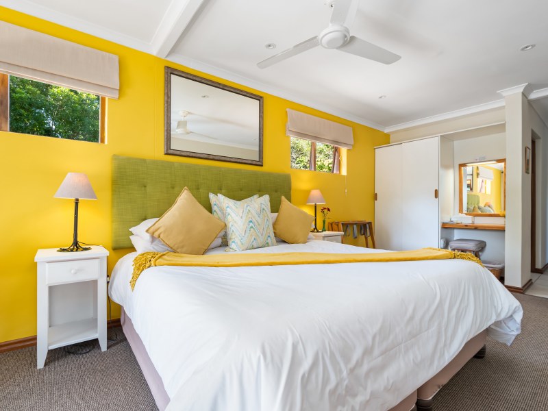 Room 5: Deluxe King Room - Photo 2