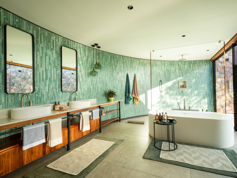 The bathroom in a Safari Suite at Tanda Tula