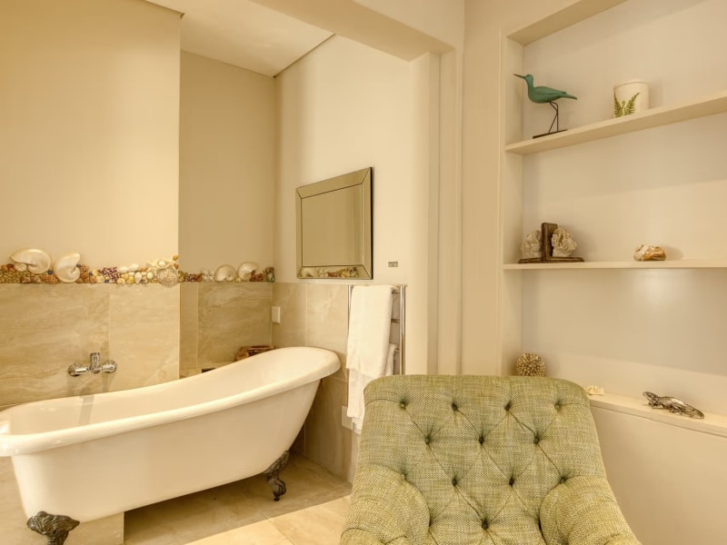 Courtyard suite at Tintswalo Boulders