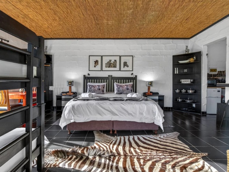 Zebra Chalet - Photo 2