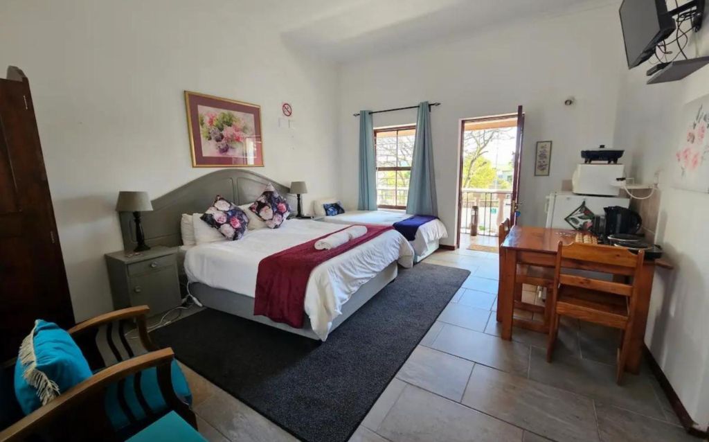 Balcony Standard Queen 1 Room 1