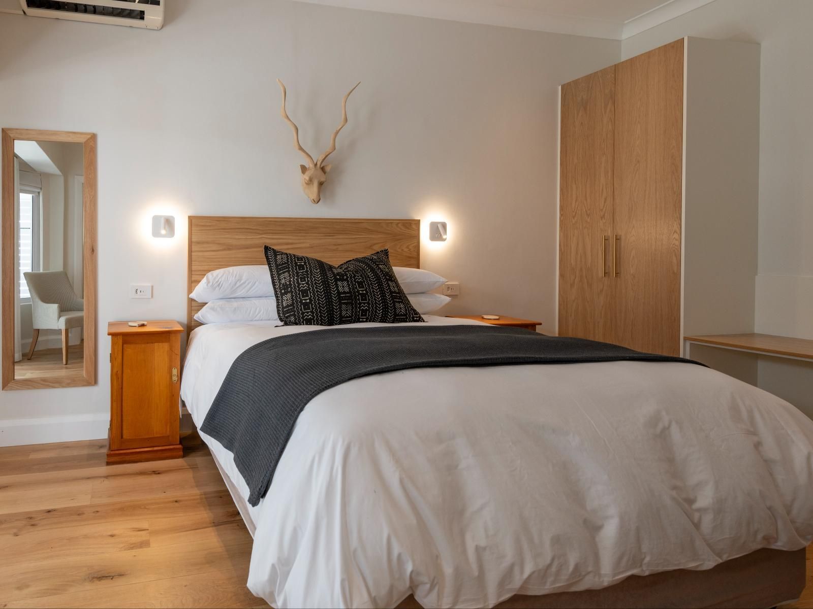 Standard Queen Room with No Lagoon View