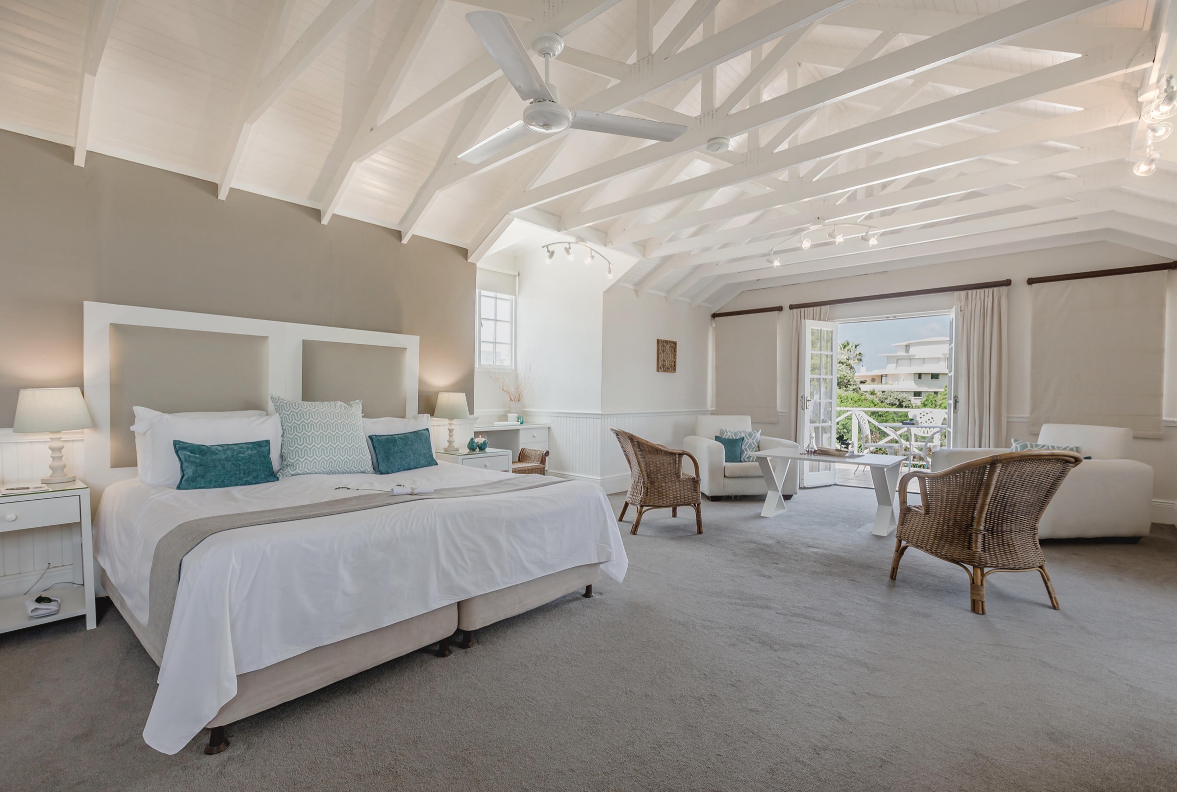 Luxury Suite with Balcony – Cottage Pie