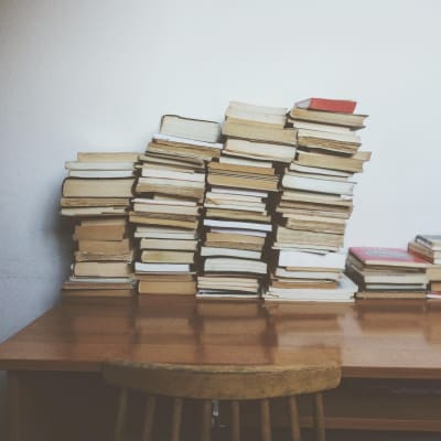 Desk full of books where Leticia López Martínez works at the University of Lublin