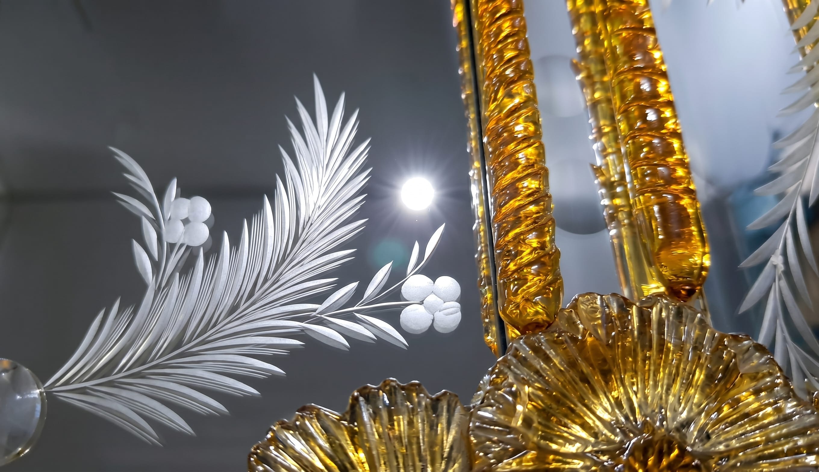 Mirror craft finish detail — Arte Venezia