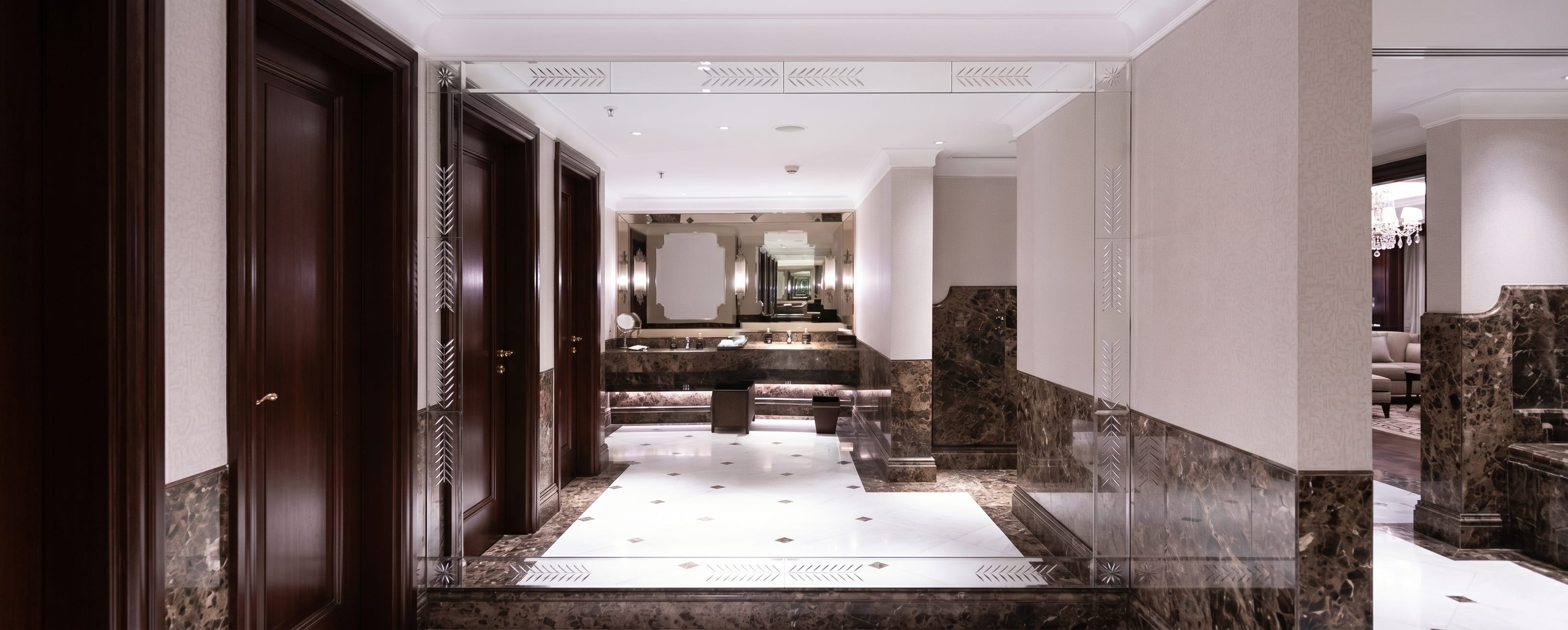 Large format mirror installation — Arte Venezia