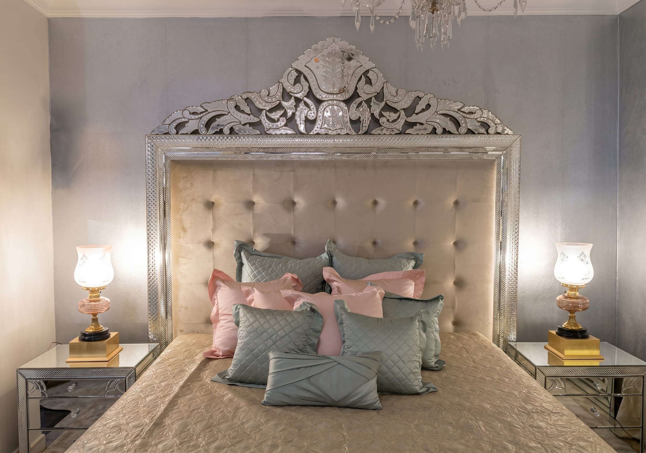 International USA Restaurant — Arte Venezia mirror installation