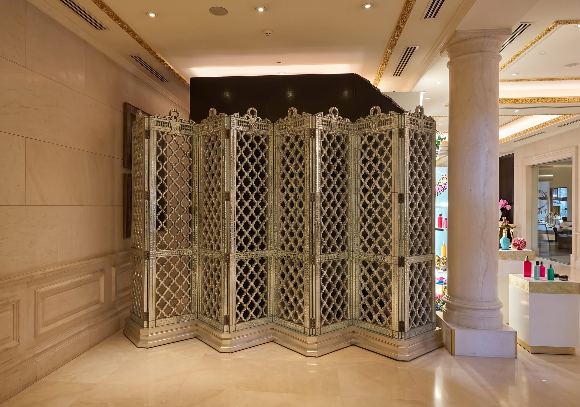 Ministry of Crabs — Arte Venezia mirror installation