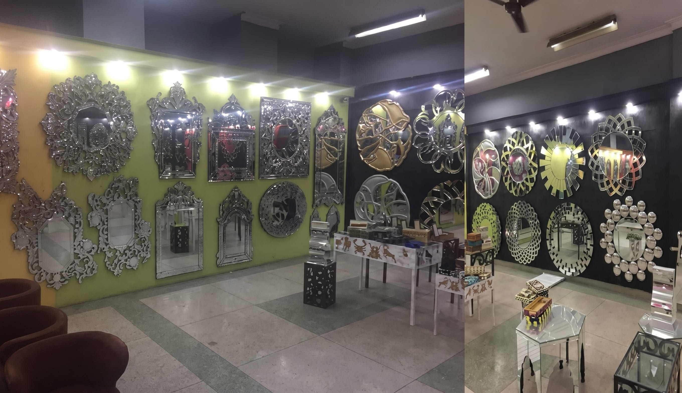 Arte Venezia Showroom — finished mirrors on display