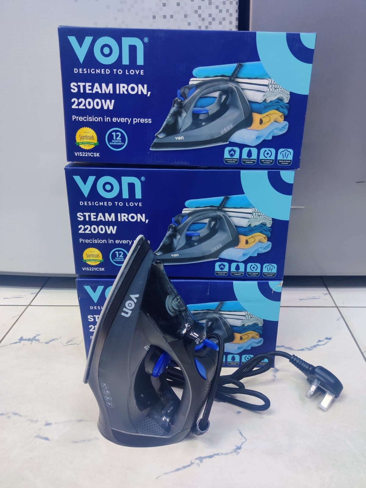 VON 2200W Steam Iron – Ceramic Soleplate, Self-Cleaning & Spray Function