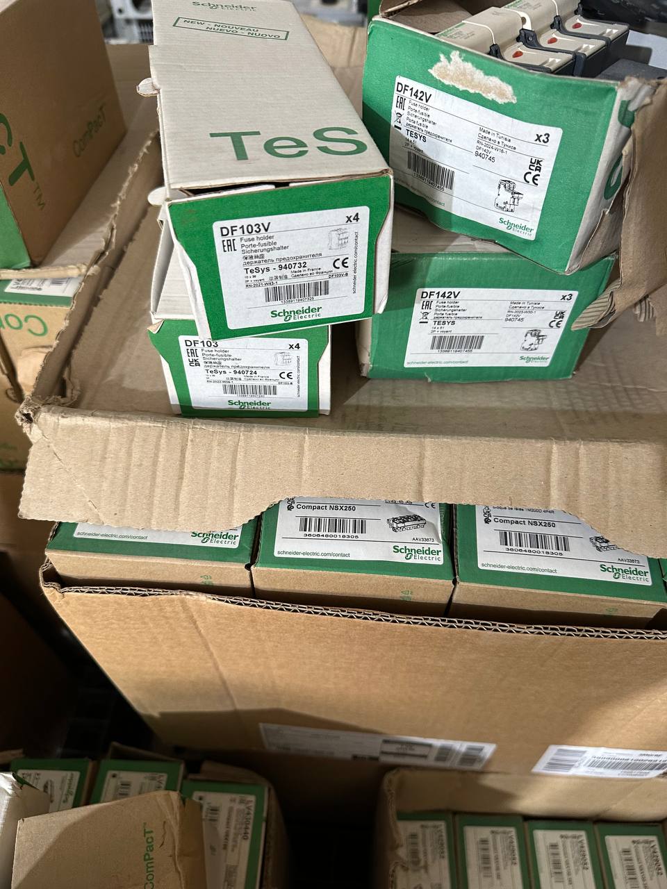 Schneider Electric DF142V TeSys DF 2P 50A 690V Fuse Holder 14x51mm thumbnail 2