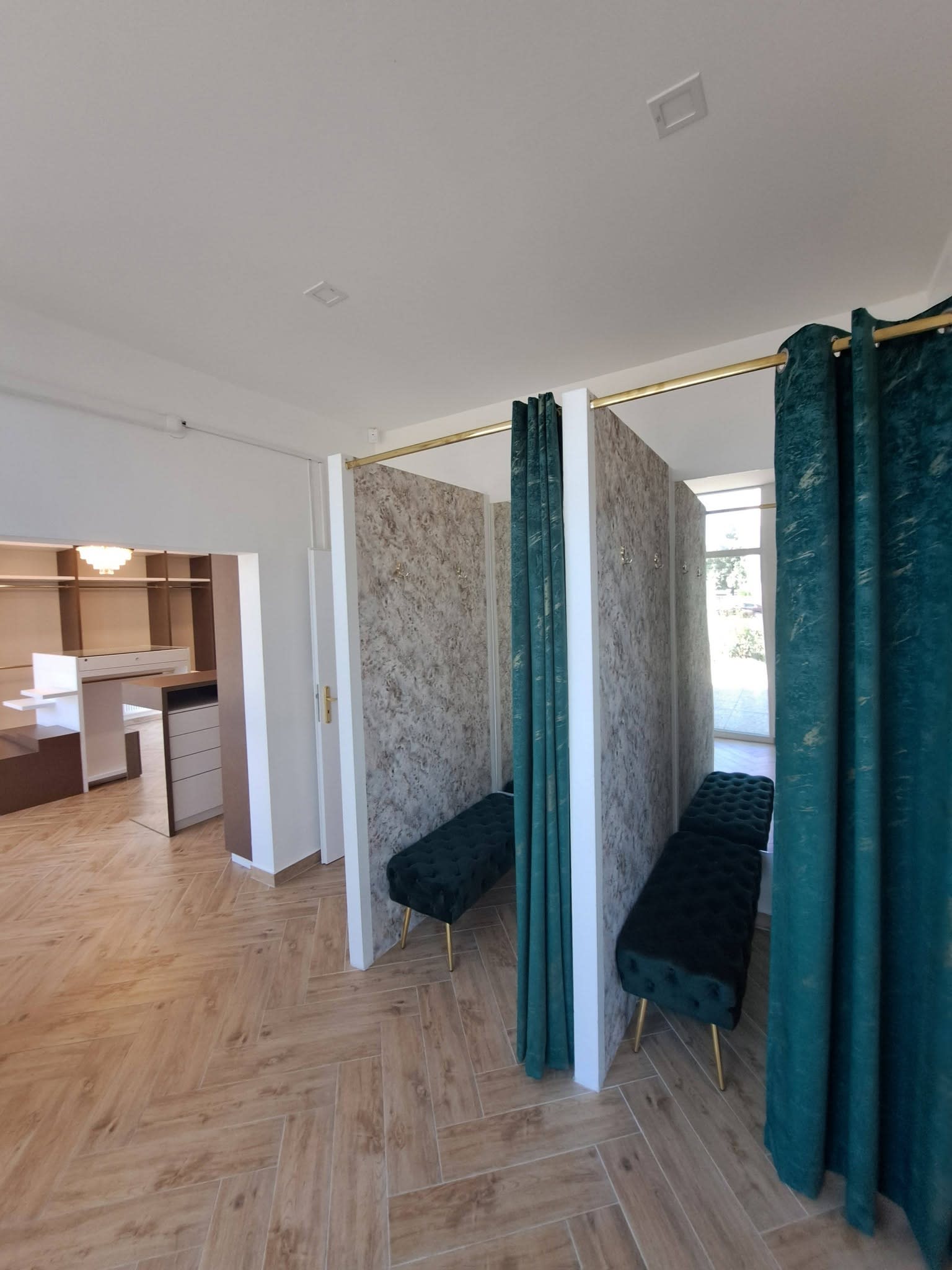 Na prenájom reprezentatívny obchodný priestor v centre mesta –  50 m² – fotka 2