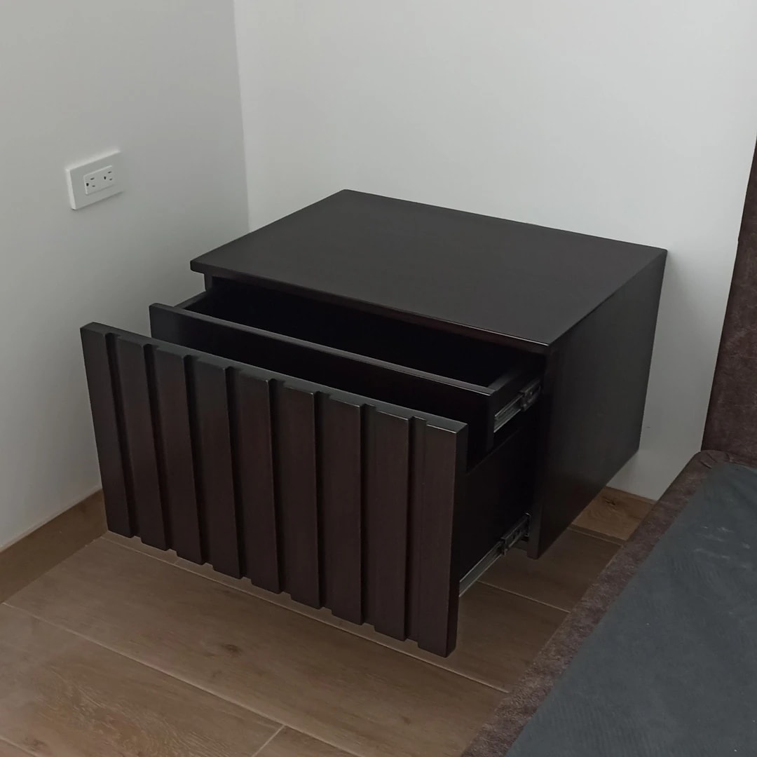 Velador en madera