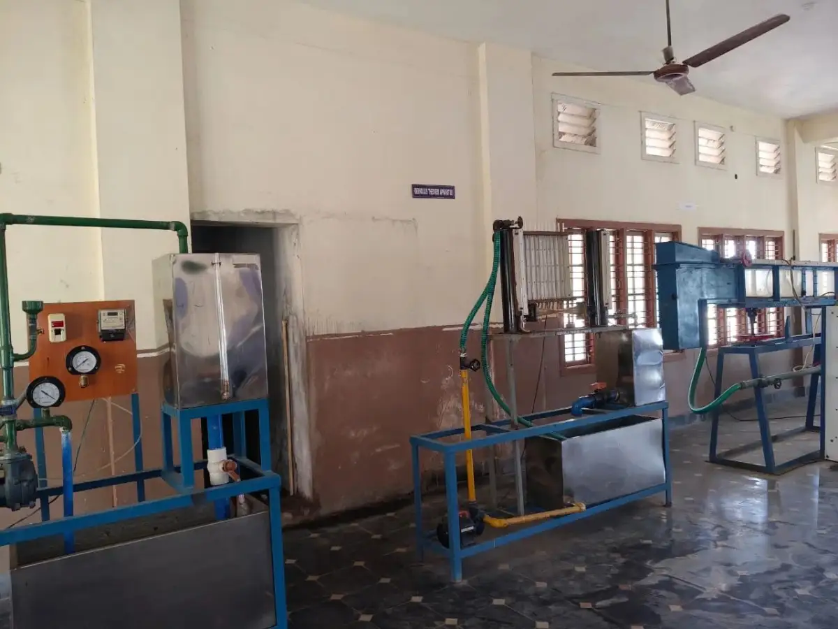 Hydraulics Lab Photo 4