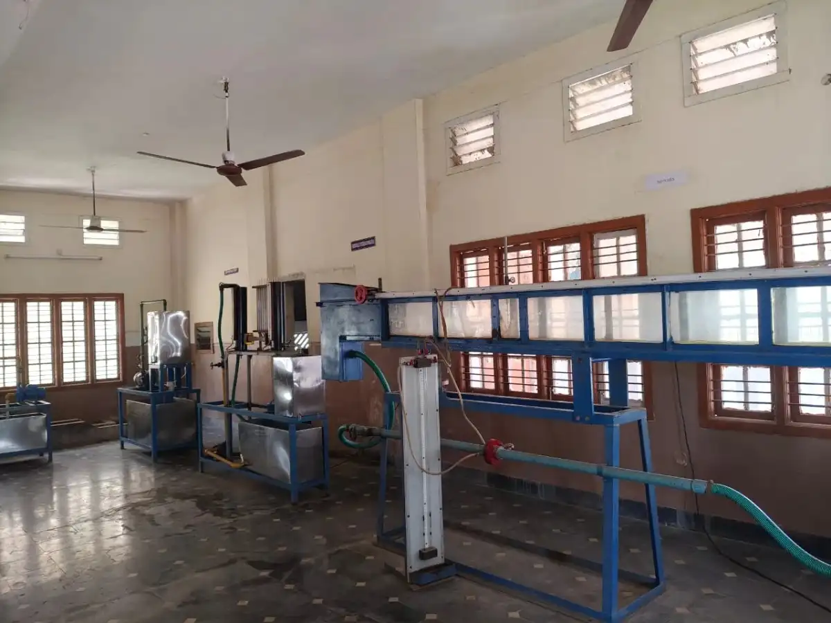 Hydraulics Lab Photo 3